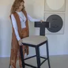 Banqueta en teca y asiento tapizado en lino antimanchas en Negro - Butacas, banquetas y puffs, Uruguay | Entrecasa, vista 5 de 6