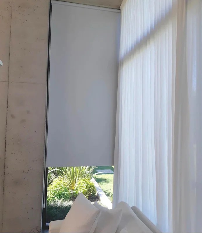Cortinas Rollers Personalizada en Gris - Textiles, Uruguay | Decilo con Alma, vista 4