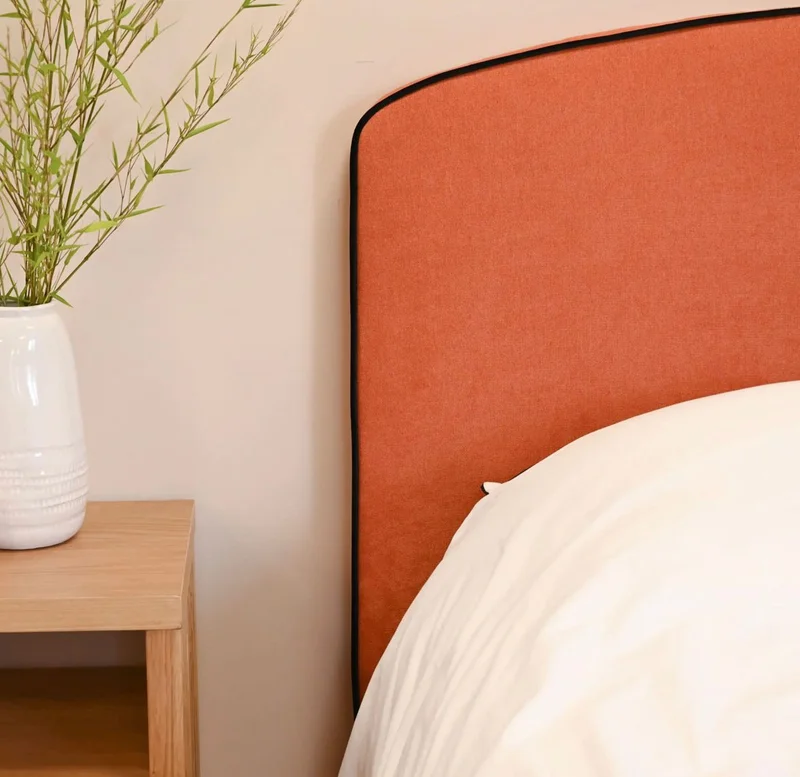 Respaldo tapizado con vivos curvos en Rosa - Dormitorio, Uruguay | Pieza Clave, vista 7