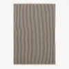 Alfombra Satanca de rayas beige y negras de fibras sintéticas 160 x 230 cm en Multicolor - Muebles para el exterior, Uruguay | Kavehome, vista 1 de 5