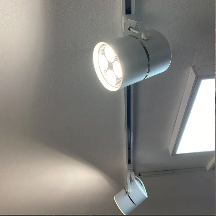 Spot para riel chico en Blanco - Lámparas colgantes, Uruguay | Alta Gracia Deco, vista 4
