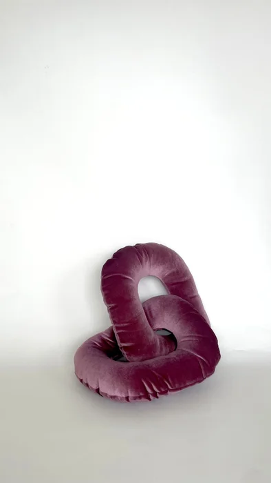 Almohadon LIEN - dos eslabones en BeigeVariante agotada o - Textiles, Uruguay | Octo