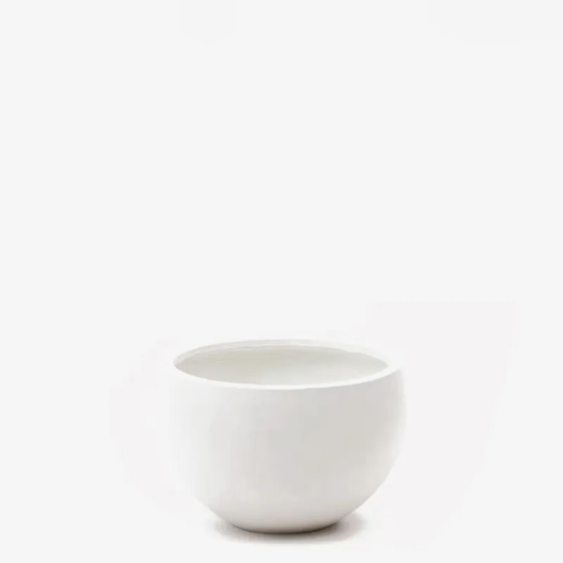 Macetero Grau de cemento blanco Ø 56 cm en Blanco - Muebles para el exterior, Uruguay | Kavehome