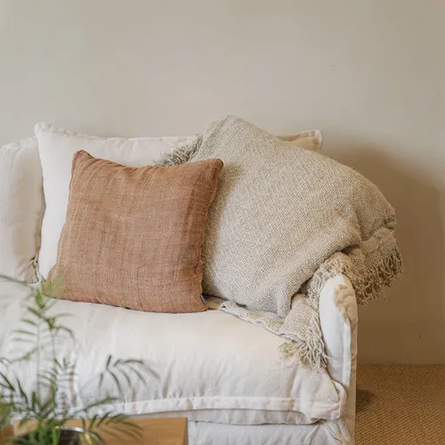 Almohadón Mai natural en Beige - Textiles, Uruguay | De Arcos