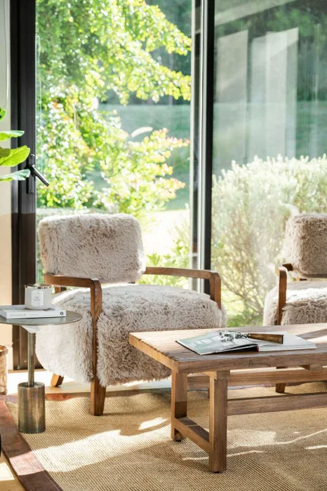 BUTACA WOOLY - WALNUT Y PELO LARGO en Beige - Butacas, banquetas y puffs, Uruguay | La Iberica, vista 14