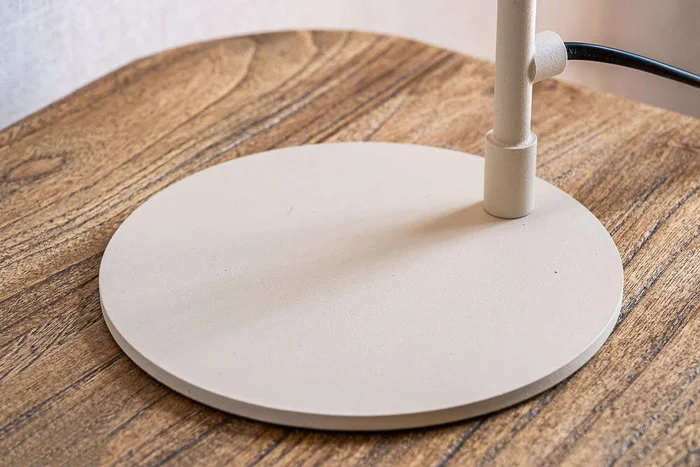 LAMPARA DE MESA VIK - ARENA en Beige - Lámparas de mesa, Uruguay | La Iberica, vista 2