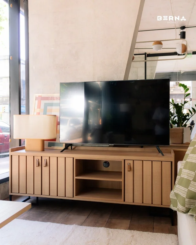 Rack Trendy Marrón Claro (Pie Negro) 140 cm en Madera natural - Muebles para TV, Uruguay | Berna Home, vista 7