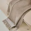 Manta Dakie doble faz mezcla lana gris melange y beige 170 x 130 cm en Gris - Textiles, Uruguay | Kavehome, vista 3 de 5