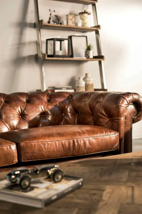 SILLON CHESTERFIELD CUERO ITALIANO - 3 CUERPOS en Marrón - Sillones y sofás, Uruguay | La Iberica, vista 25