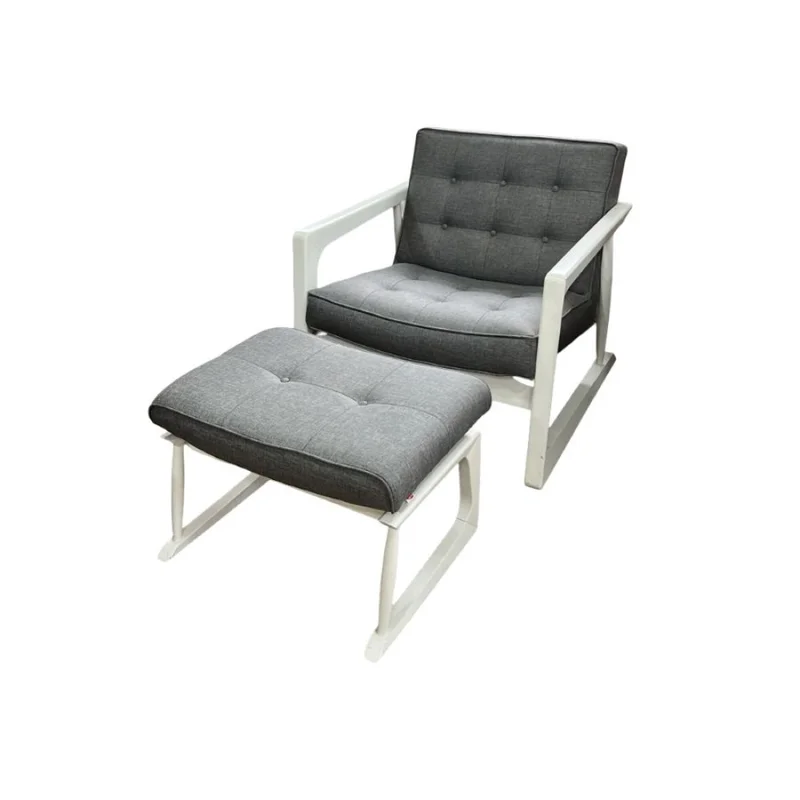 POLTRONA EN MADERA CON POSAPIE - TAPIZADO TELA GRIS - PRODUCTO CON DETALLES - en Gris - Butacas, banquetas y puffs, Uruguay | Champagne Home, vista 3