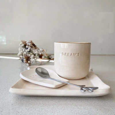 Kit desayuno con vaso de cerámica, apoya cucharas, plato y cucharita en Beige - Decoración, Uruguay | Dreams On Time, vista 21