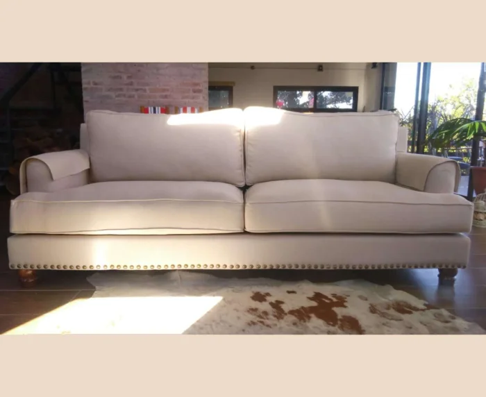 Sofá Modelo Vila Con Tachas 3 Cuerpos - Sillones y sofás, Uruguay | Viladecó Muebles