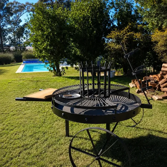 Fogón Criollo 120 con Parrilla y Ruedas en Negro - Muebles para el exterior, Uruguay | Quemadores de Jardín, vista 5