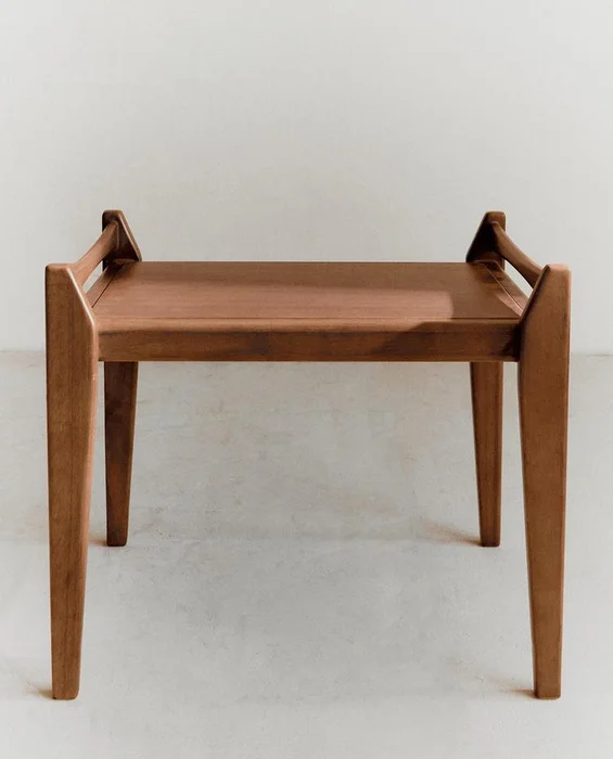 BANCO PEQUEÑO MADERA en Madera natural - Butacas, banquetas y puffs, Uruguay | Zara Home