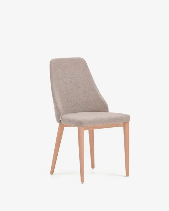 Silla Rosie de chenilla y patas de madera maciza de fresno con acabado natural - marrón en Marrón, Natural - Sillas, Uruguay | Kavehome