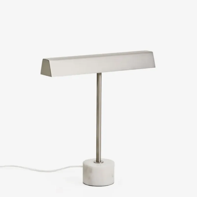 Lámpara de mesa Lynor de metal cepillado con base de mármol blanco en Blanco - Lámparas de mesa, Uruguay | Kavehome