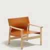 Butaca Jan de fibras de cuero reciclado - marrón claro y madera maciza de fresno con acabado tono natural FSC 100% en Marrón - Butacas, banquetas y puffs, Uruguay | Kavehome, vista 1 de 10