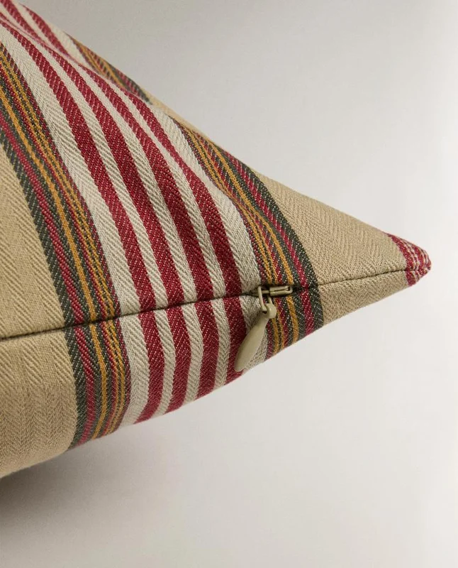 FUNDA COJÍN ALGODÓN RAYAS TEXTURA | KATHARINE POLE en Beige - Textiles, Uruguay | Zara Home, vista 6