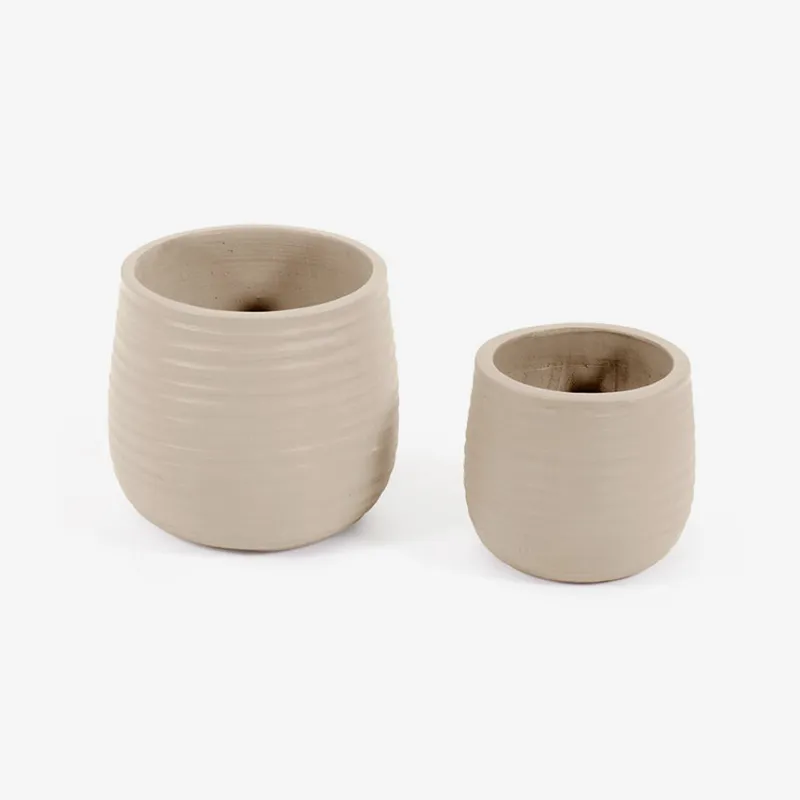 Set Sory de 2 macetas de terracota con acabado gris Ø 28 cm / Ø 36 cm en Madera natural - Macetas, Uruguay | Kavehome