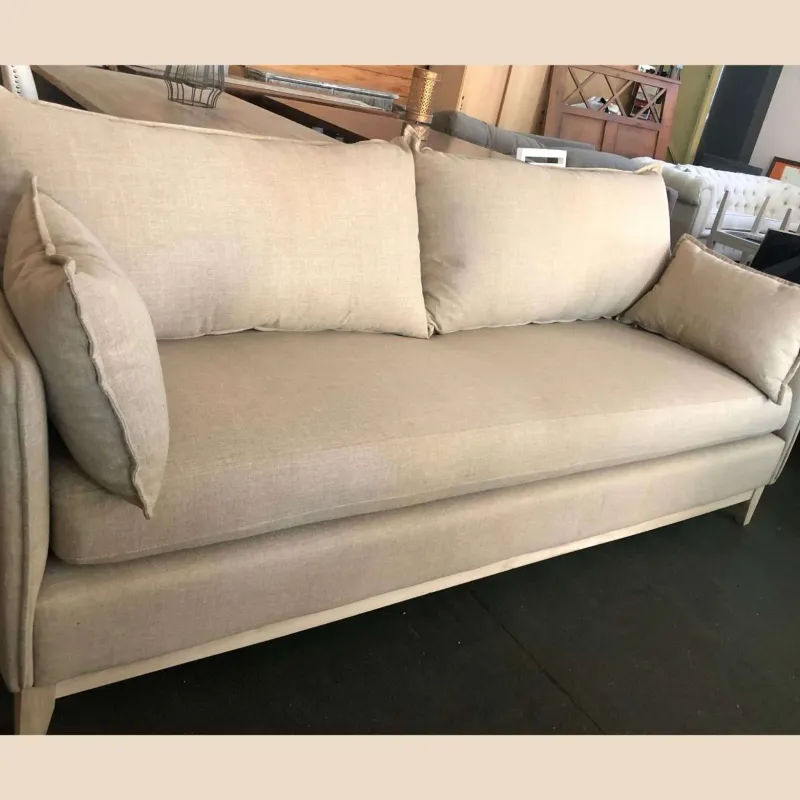 Sofa brazo Soul con zócalo en Beige - Sillones y sofás, Uruguay | Viladecó Muebles