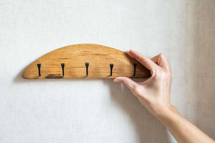 CUELGA LLAVES DE ROBLE CLARO 5 CLAVOS en Madera natural - Percheros y colgadores, Uruguay | La Iberica, vista 2