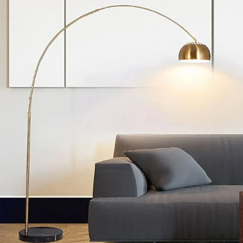 Lampara de pie Arco Gold en Dorado - Lámparas de mesa, Uruguay | Decotech