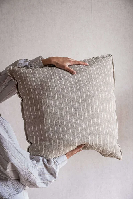 ALMOHADON LINO ALTO GRAMAJE RAYADO BEIGE - 55 X 55 en Beige - Textiles, Uruguay | La Iberica, vista 5