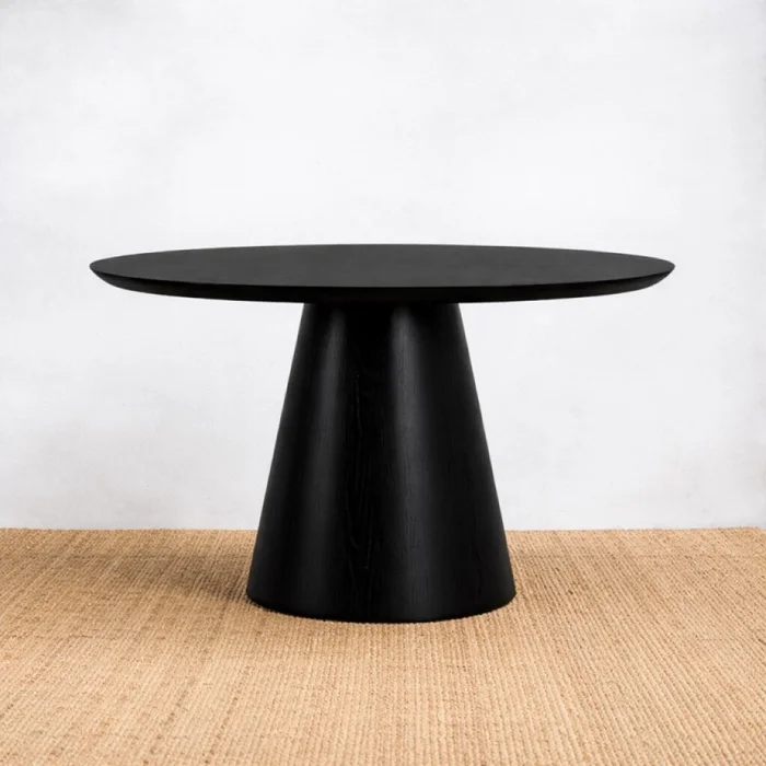 Mesa De Comedor Cone Negro 136 Cm en Negro - Mesas de comedor, Uruguay | Aihaus