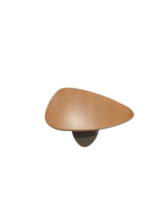 Mesita De Centro de 3 lados tapa madera clara base en hierro color chocolate suave en Marrón - Mesas de living, Uruguay | Champagne Home, vista 2