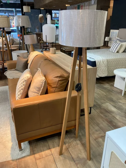 Lámpara de Pie Apollo con Pantalla Lino Beige en Madera natural - Lámparas de pie, Uruguay | Berna Home, vista 4