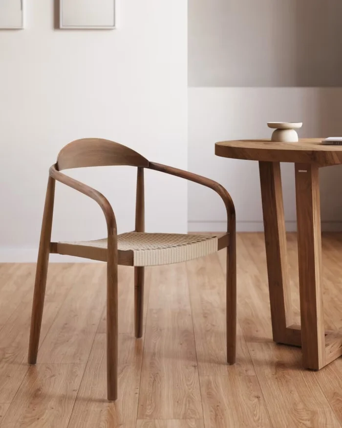 Silla Nina madera maciza eucalipto acabado nogal y cuerda beige en Marrón - Sillas, Uruguay | Kavehome, vista 2