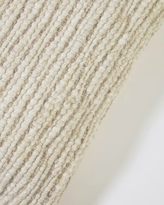 Almohadón Maday de lana y algodón beige 45 x 45 cm en Beige - Textiles, Uruguay | Kavehome, vista 3