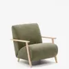 Butaca Meghan de chenilla verde y madera maciza de fresno con acabado natural en Verde - Butacas, banquetas y puffs, Uruguay | Kavehome, vista 1 de 9