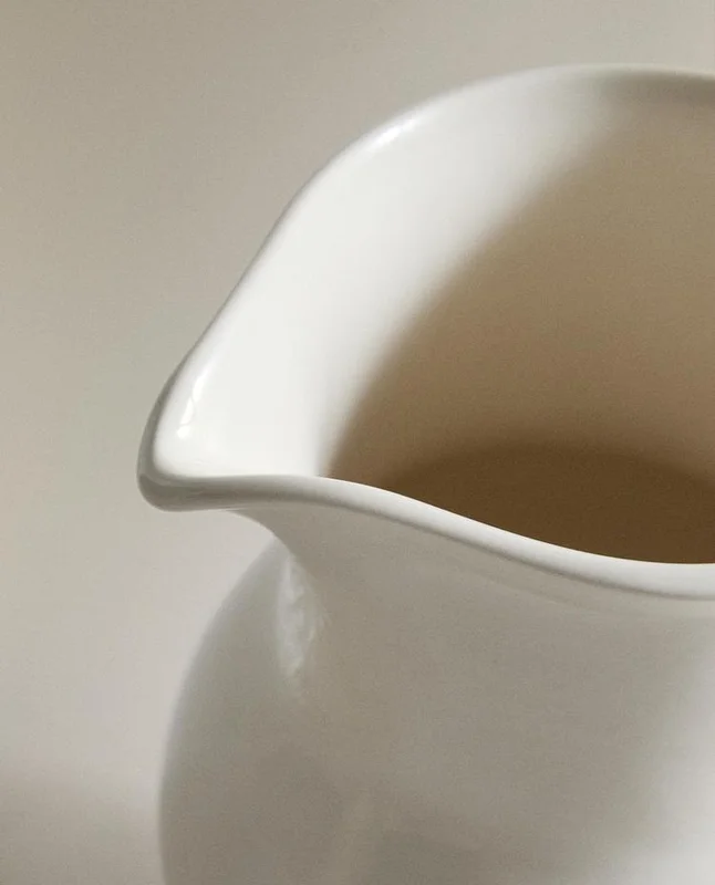 JARRA DECORATIVA CERÁMICA CREMA en Off-white - Jarrones, Uruguay | Zara Home, vista 3
