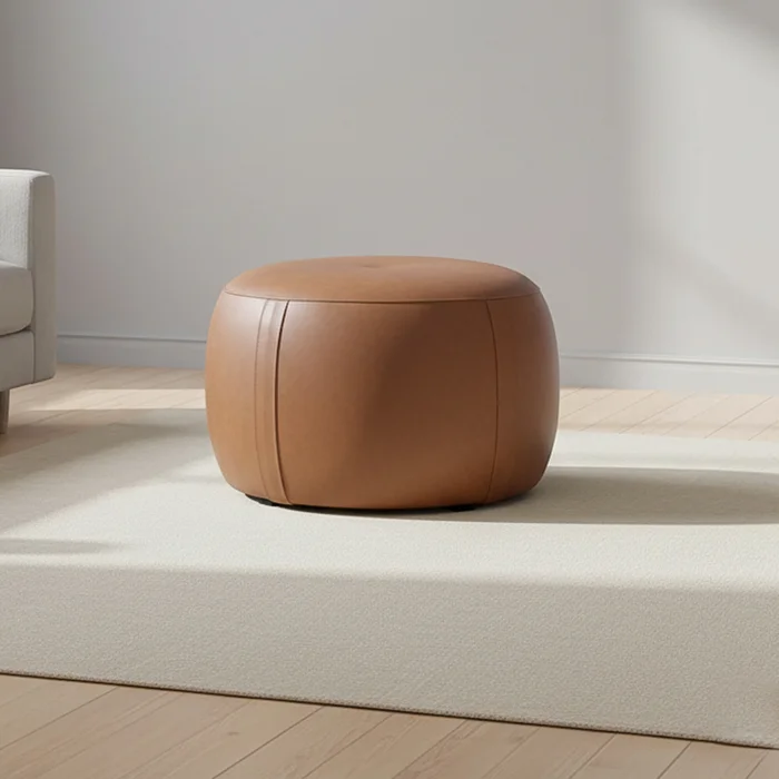 Puff Cuero Marron Olten Camel en Beige - Sillones y sofás, Uruguay | Divino