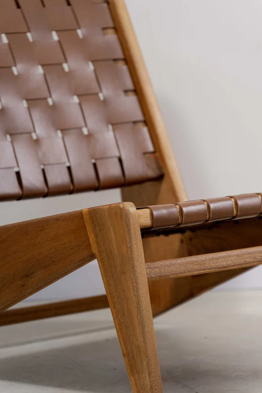 Butaca en madera acacia y cuero en Marrón - Butacas, banquetas y puffs, Uruguay | Entrecasa, vista 3