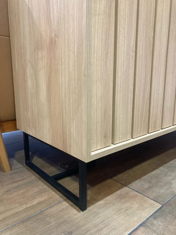 Aparador Trendy Crudo (Pie Negro) 160 cm en Madera natural - Aparadores y recibidores, Uruguay | Berna Home, vista 5