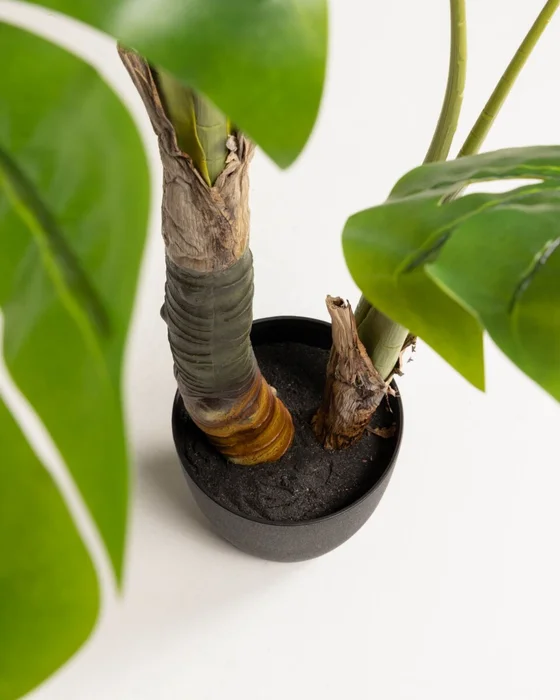 Planta artificial Monstera con maceta de cemento negro 130 cm en Verde - Macetas, Uruguay | Kavehome, vista 3