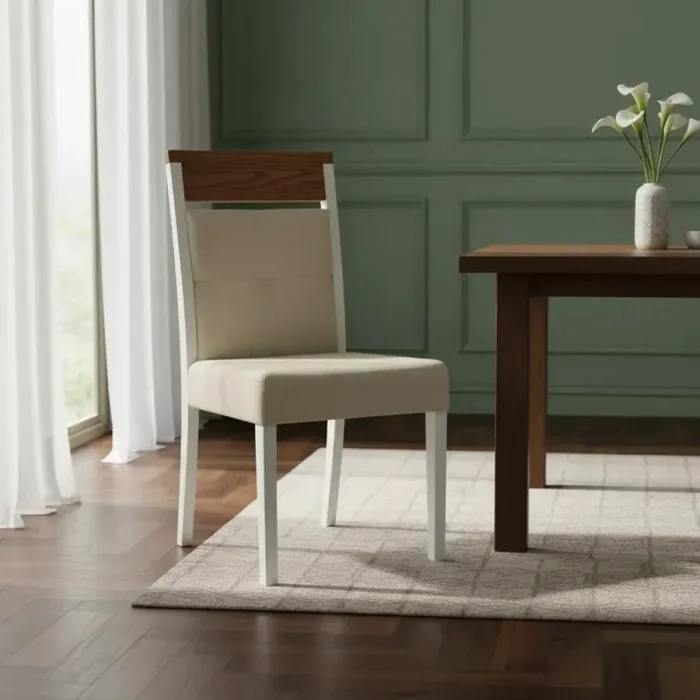 Silla tapizada en tela beige, patas en color blanco - PRODUCTO CON PEQUEÑOS DETALLES. en Madera natural - Sillas, Uruguay | Champagne Home