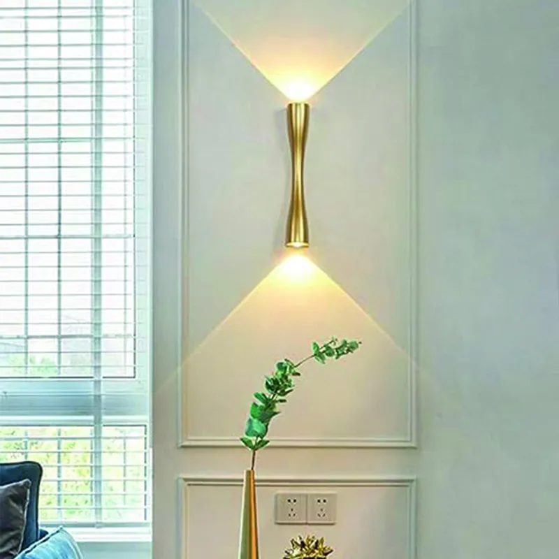 Luminaria Aplique de pared mediano Dorado en Dorado - Iluminación, Uruguay | Decotech