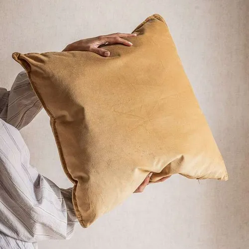 ALMOHADON TERCIOPELO ORO - 55 X 55 CMS en Dorado - Textiles, Uruguay | La Iberica