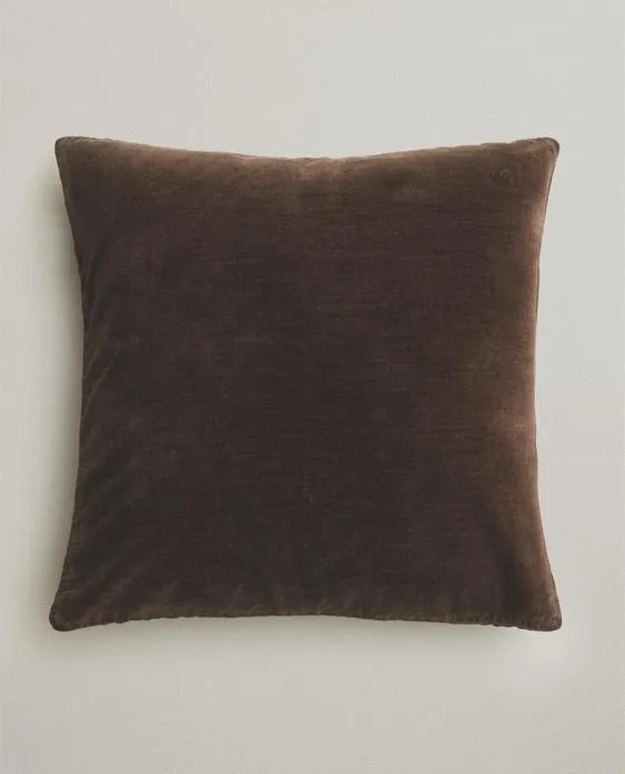 FUNDA COJÍN TERCIOPELO en Marrón - Textiles, Uruguay | Zara Home