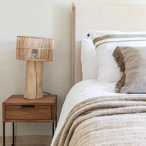 Lámpara de Mesa Kaili en Madera natural - Lámparas de mesa, Uruguay | Casakos