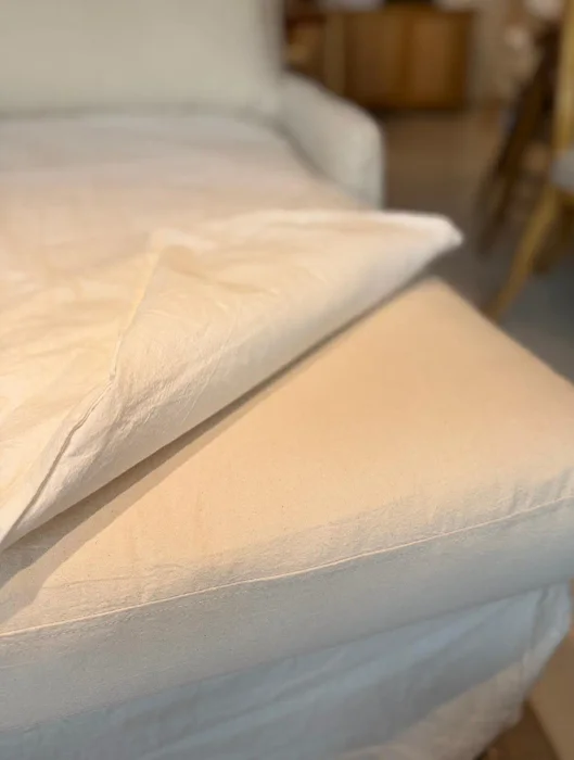 Sillon Niza con pillow en Beige - Sillones y sofás, Uruguay | FMB, vista 3