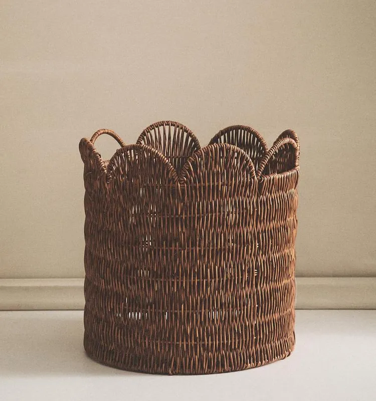 CESTA REDONDA ONDAS PLÁSTICO RECICLADO - Canastos, Uruguay | Zara Home