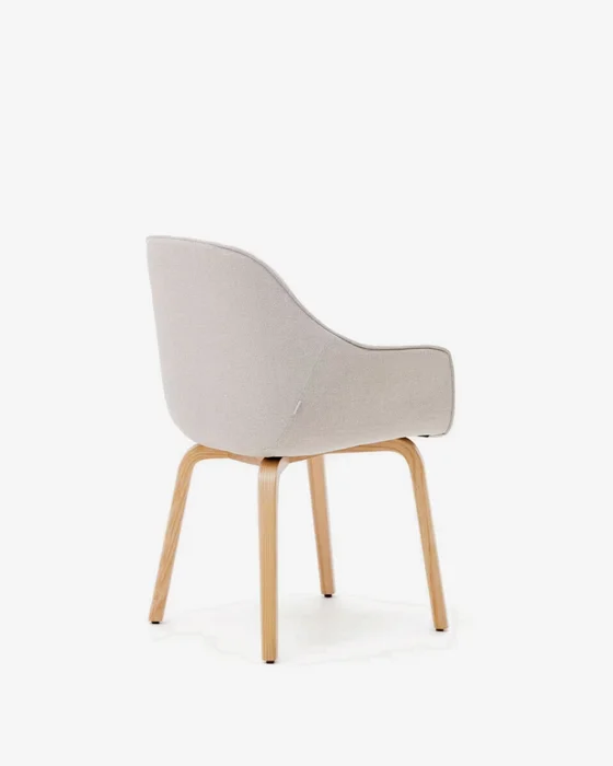 Silla Aleli - de chenilla beige y patas de madera maciza de fresno con acabado natural en Beige - Sillas, Uruguay | Kavehome, vista 9