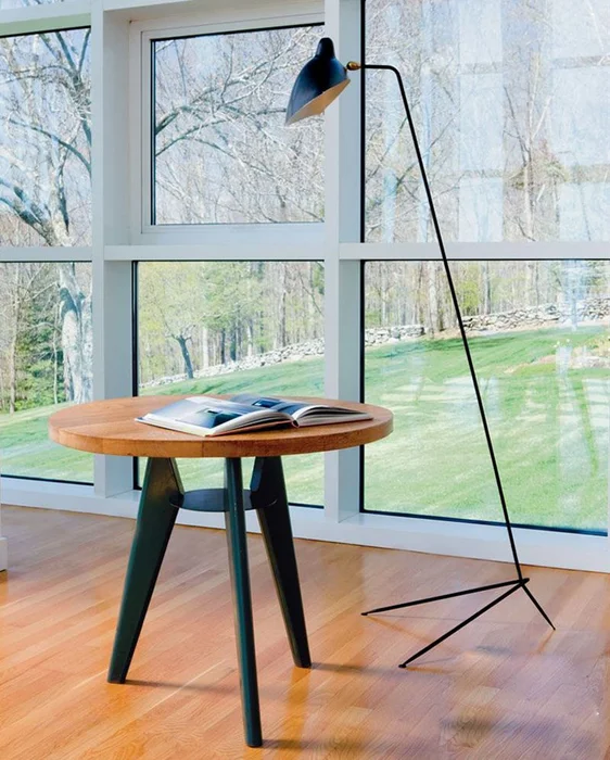 Lampadaire Droit | Serge Mouille en Negro - Lámparas de pie, Uruguay | Mad for Modern, vista 2