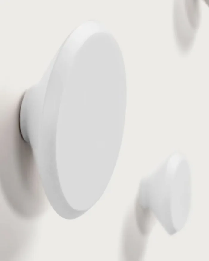 Set Nadua de 3 colgadores madera maciza de haya acabado - blanco en Blanco - Percheros y colgadores, Uruguay | Kavehome, vista 2