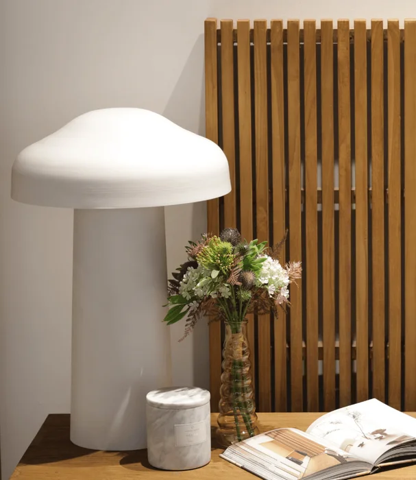 L.MESA CHAMPI H49 en Blanco - Lámparas de mesa, Uruguay | Más Infinito Casa