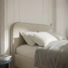 Respaldo tapizado con vivos curvos en Rosa - Dormitorio, Uruguay | Pieza Clave, vista 7 de 8
